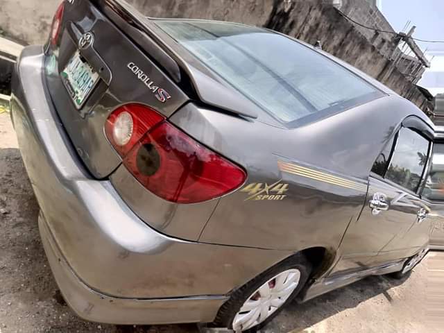 A picture of Toyota Corolla 04 buy and drive Engine gear ac 4
