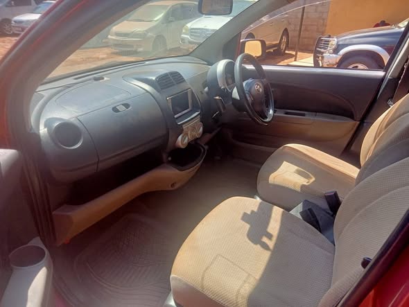 A picture of Available Uhs 7m last 0702549830