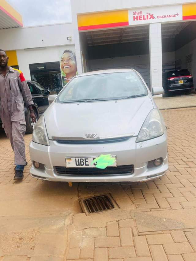 A picture of Toyota wish 13m