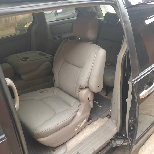 A picture of Very clean 06 Toyota Sienna
