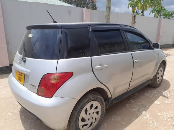 A picture of TOYOTA IST