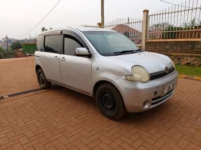 A picture of Sienta UBK at 11m good condition buy and drive call