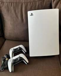 A picture of PS5 STANDARD EDITION USED FROM DUBAI