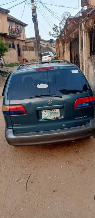 A picture of Toyota sienna
