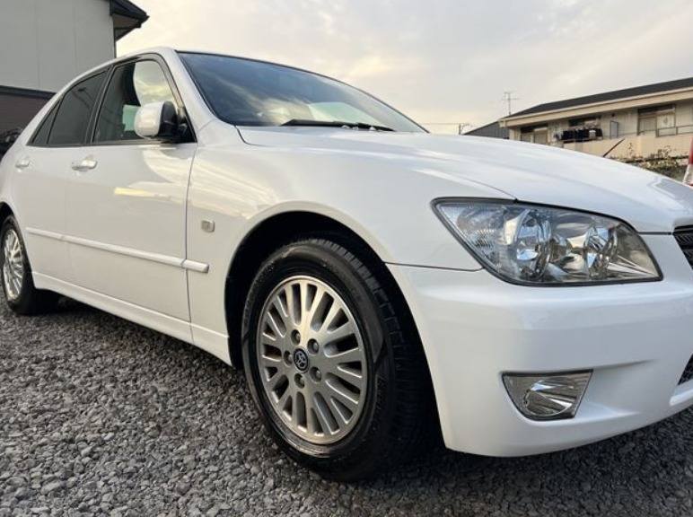 A picture of TOYOTA ALTEZA 2002