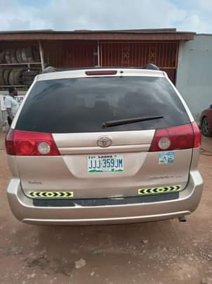 A picture of Toyota sienna LE for sale Vehicle is complete start and