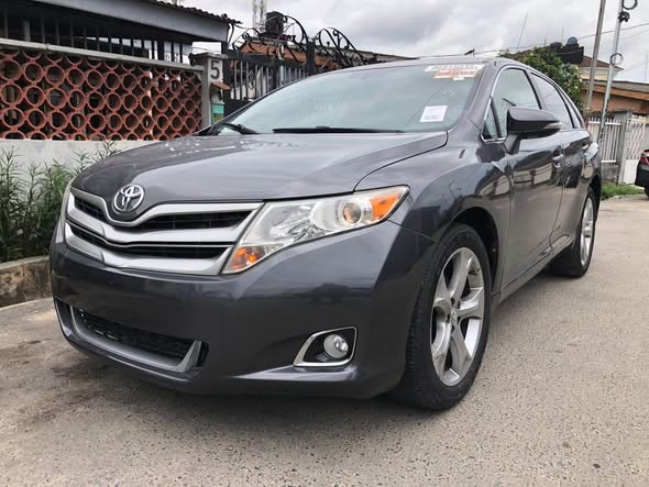 A picture of TOKS 2015 VENZA XLE
