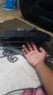 A picture of Zulia BURE meza kiti deki samsung na remote yake