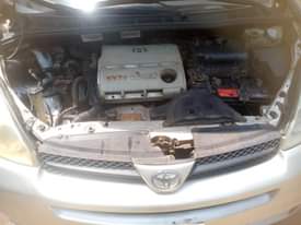 A picture of Toyota sienna 05