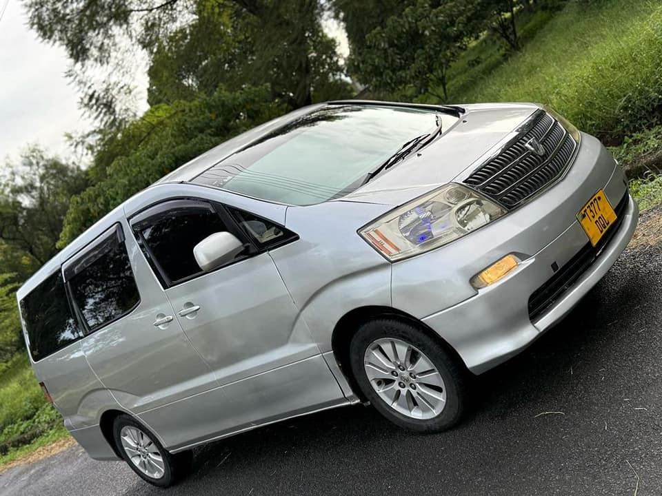 A picture of Alphard inatupwa kwa bei chee call me 0767909579