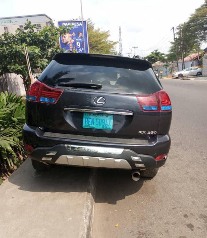 A picture of Lexus Rx 330 07 model