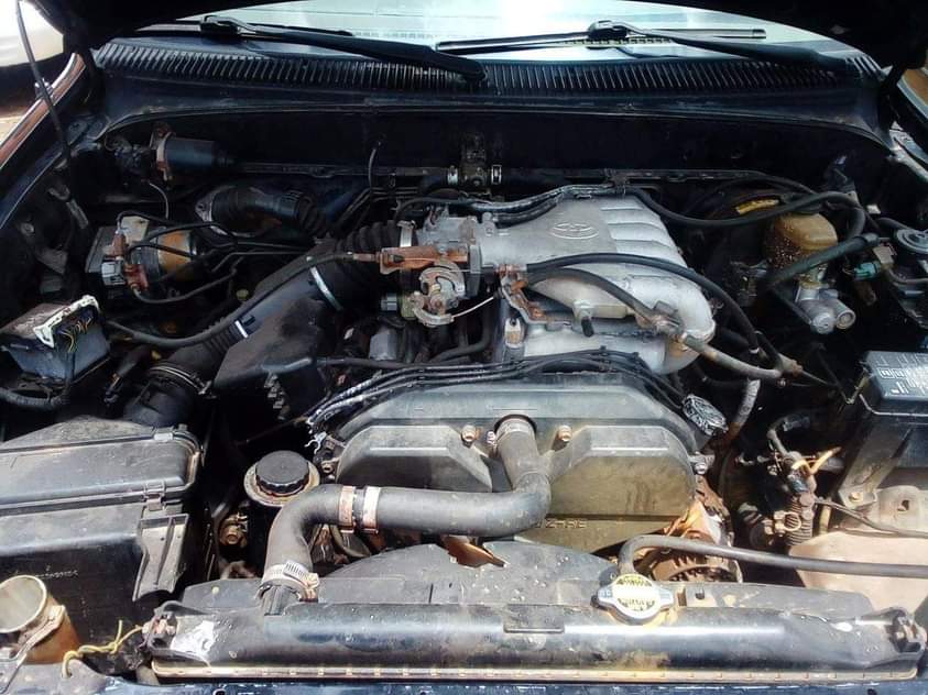 A picture of 2000 Toyota jeep 4runner