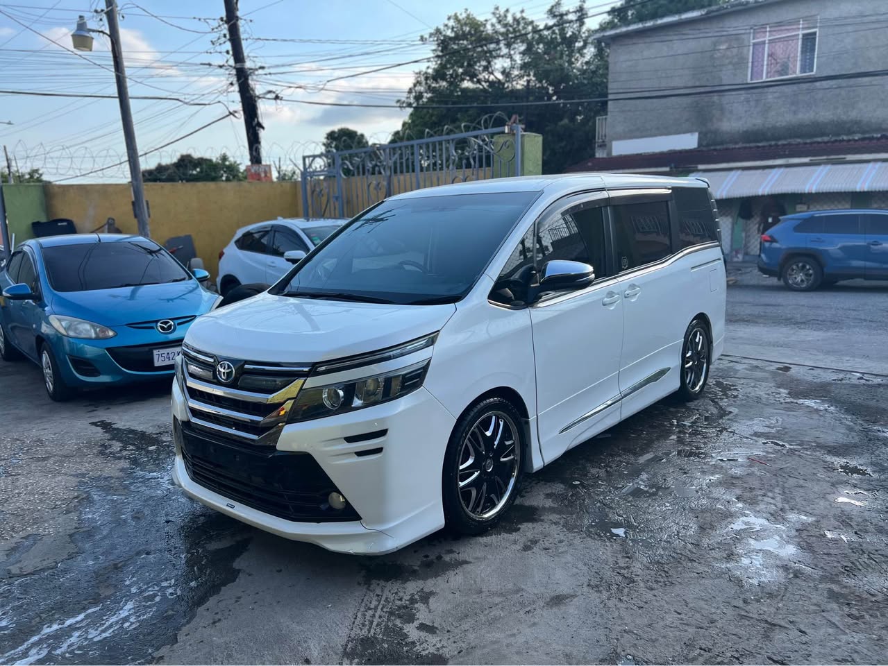 toyota voxy