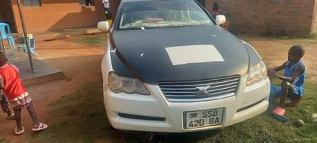 A picture of Mark X 2005 2.5CC V6 engine never opened ACC perfect