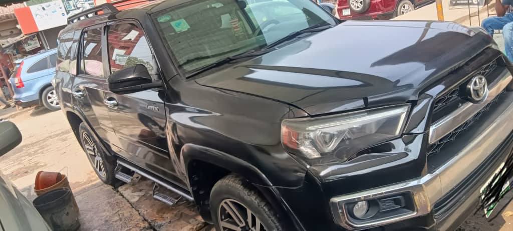 A picture of Toyota 4Runner 2015
