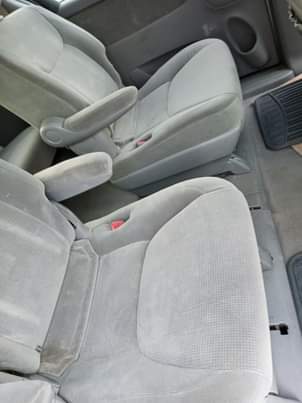 A picture of Toyota sienna xle 04