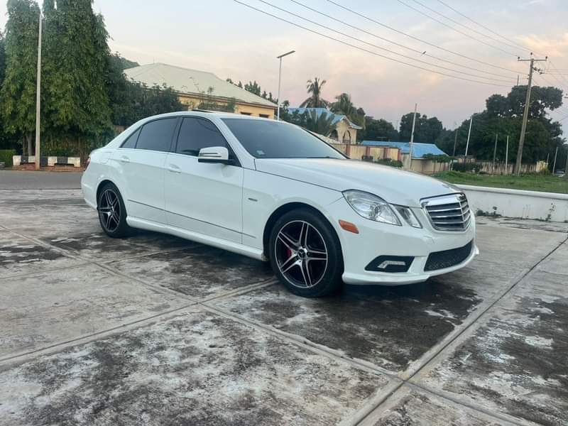 A picture of MODERATE LUXURY FOREIGN USED E350 2012 MERCEDES BENZ KEY ENTRY