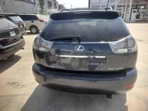 A picture of 2005 Lexus RX350 on distress