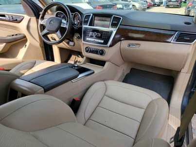 A picture of ML350 Benz