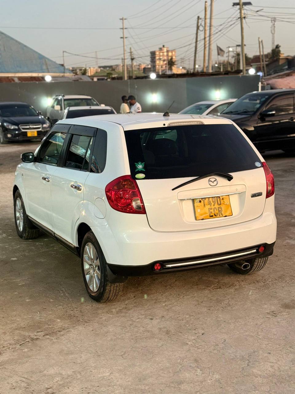 A picture of Mazda Veriisa