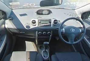 A picture of Toyota Ist 2004
