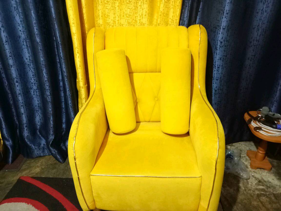 A picture of 6 7 seater sofa set
