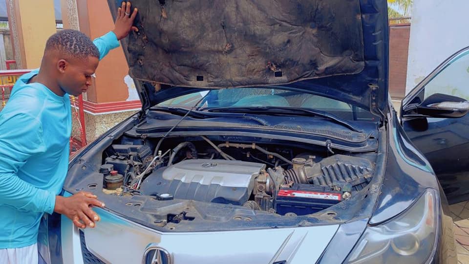 A picture of DISTRESS SALE ACURA ZDX 012 MODEL