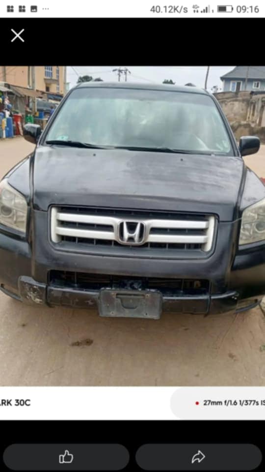 A picture of Honda pilot 2005
