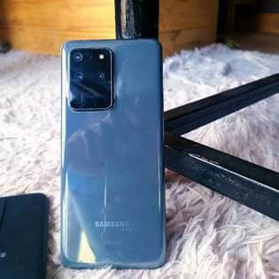 A picture of SAMSUNG S20 ULTRA