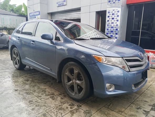 A picture of Awoof Awoof 2012 Belgium grade Venza Full option with keyless