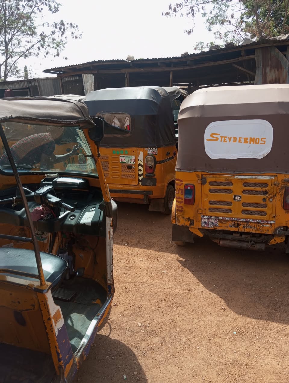 A picture of 2020 Bajaj re