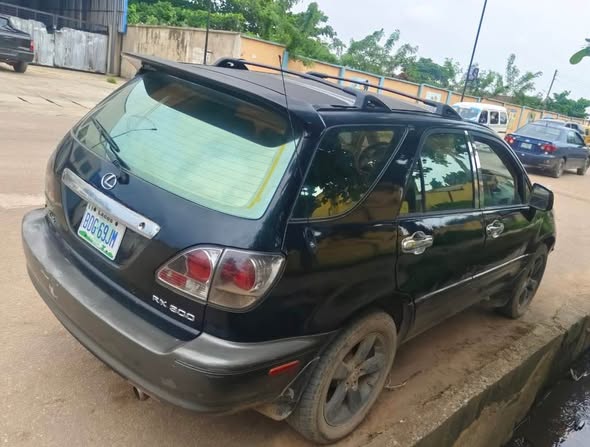 A picture of Lexus rx300