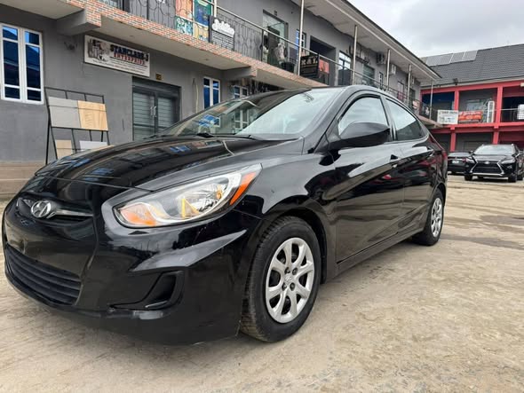 A picture of HYUNDAI ACCENT 2012
