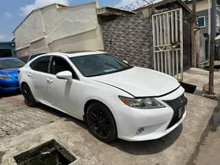 A picture of LEXUS ES 350 2014