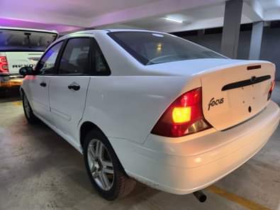 A picture of 2005 model Ford Focus registered..... Flashed on First body..... Engine