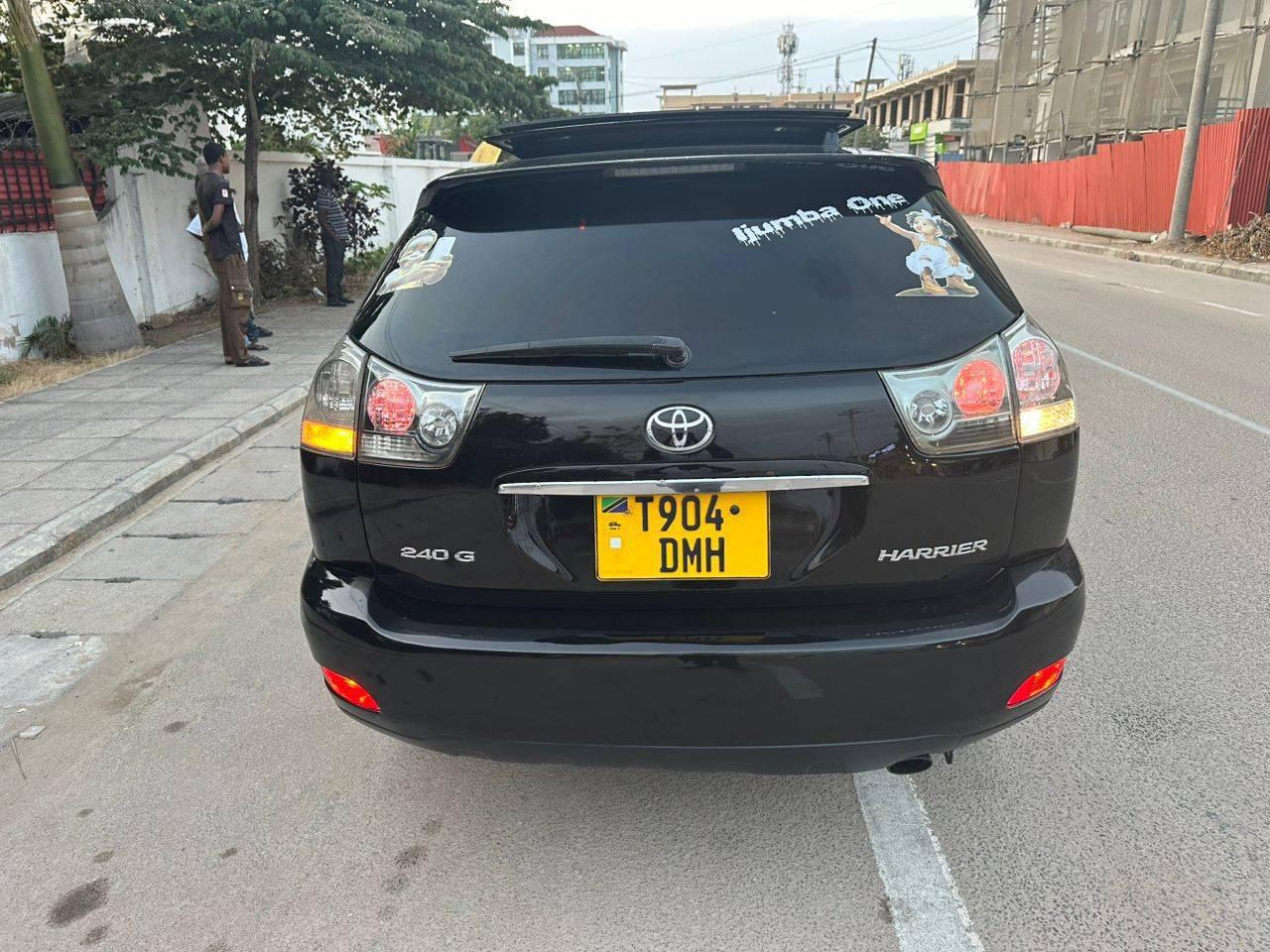A picture of Toyota Harrier engine capacity cc 2390 car in good condition