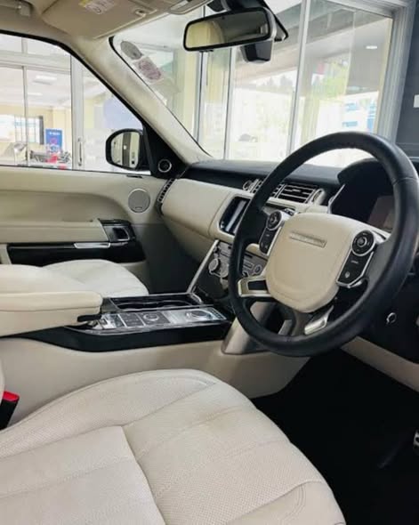 A picture of Range rover vogue diesel model 2014 for sale