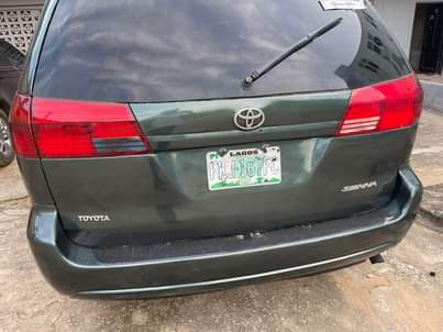 A picture of Clean 2005 sienna