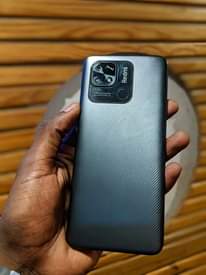 A picture of Redmi 10c internal 128gb ram 6 kipengele crek 1 tu
