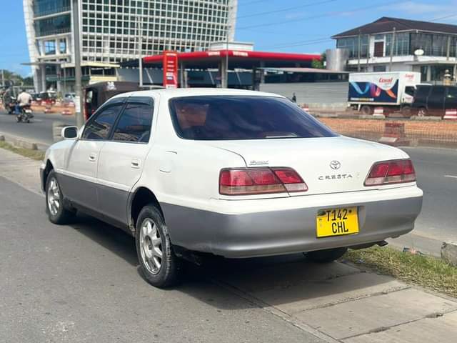 A picture of BADO NZURI TOYOTA CRESTA BEI 5 MIL