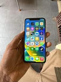 A picture of iPhone X 64gb bei 350 000 0692853914 Face ID ipo