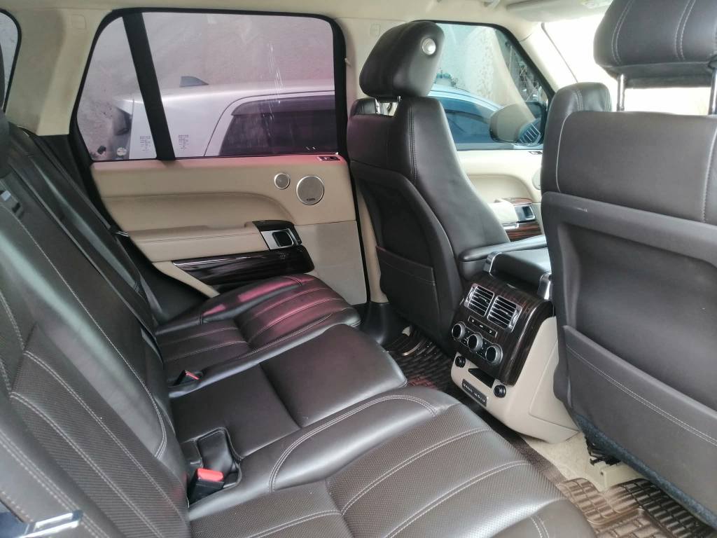 A picture of Range rover model 2015 diesel for sale