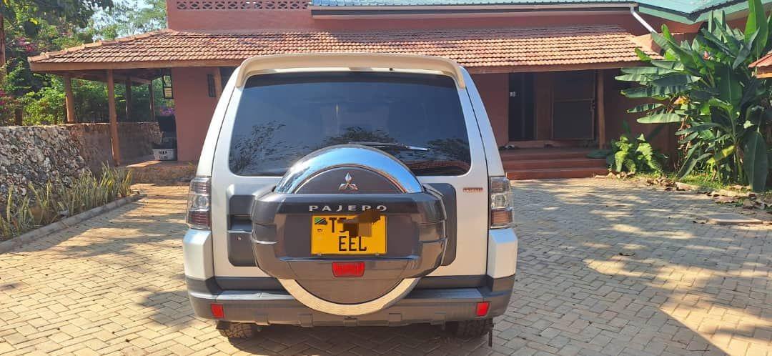 A picture of Mitsubishi pajero