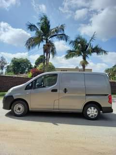 nissan nv200