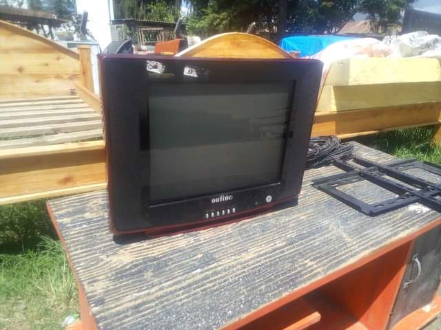 A picture of Tv nch18 0747478182