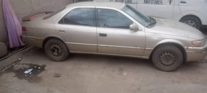 A picture of Toyota Camry 1998