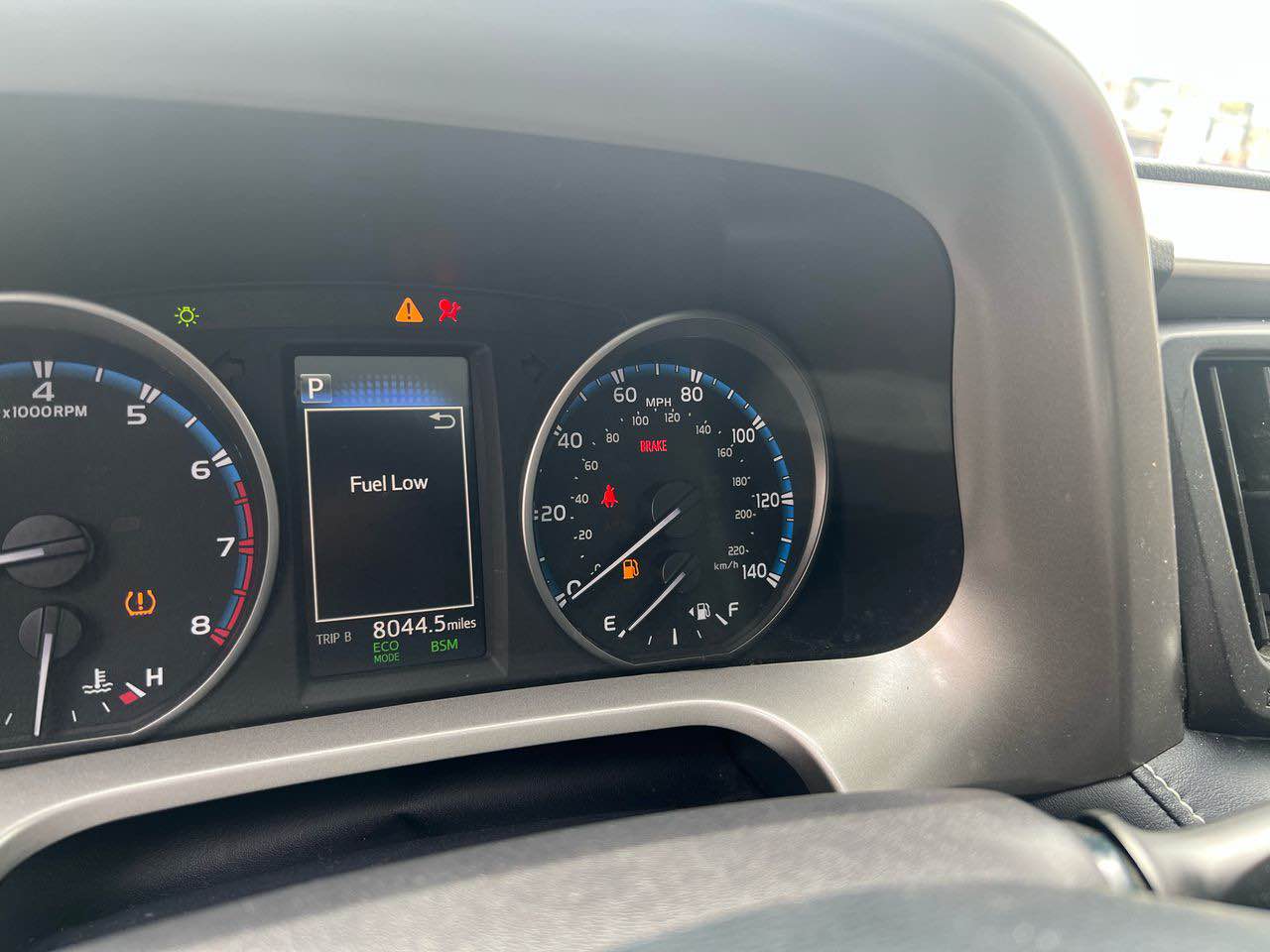 A picture of FOREIGN USED 2018 19 TOYOTA RAV4 XLE