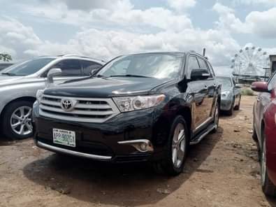 A picture of For sale Slightly used... 2009 upgraded to 2013 Toyota Highlander