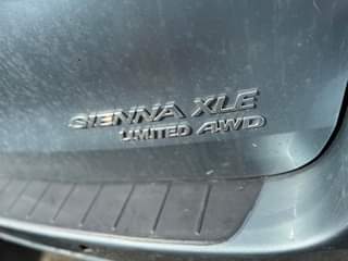 A picture of 2004 Toyota Sienna