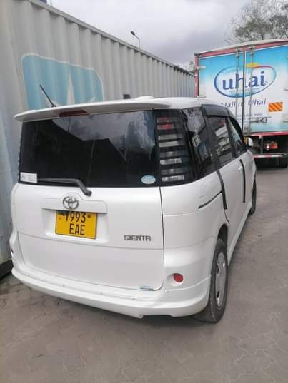 A picture of Nauzaa toyota sientaa 2006 7